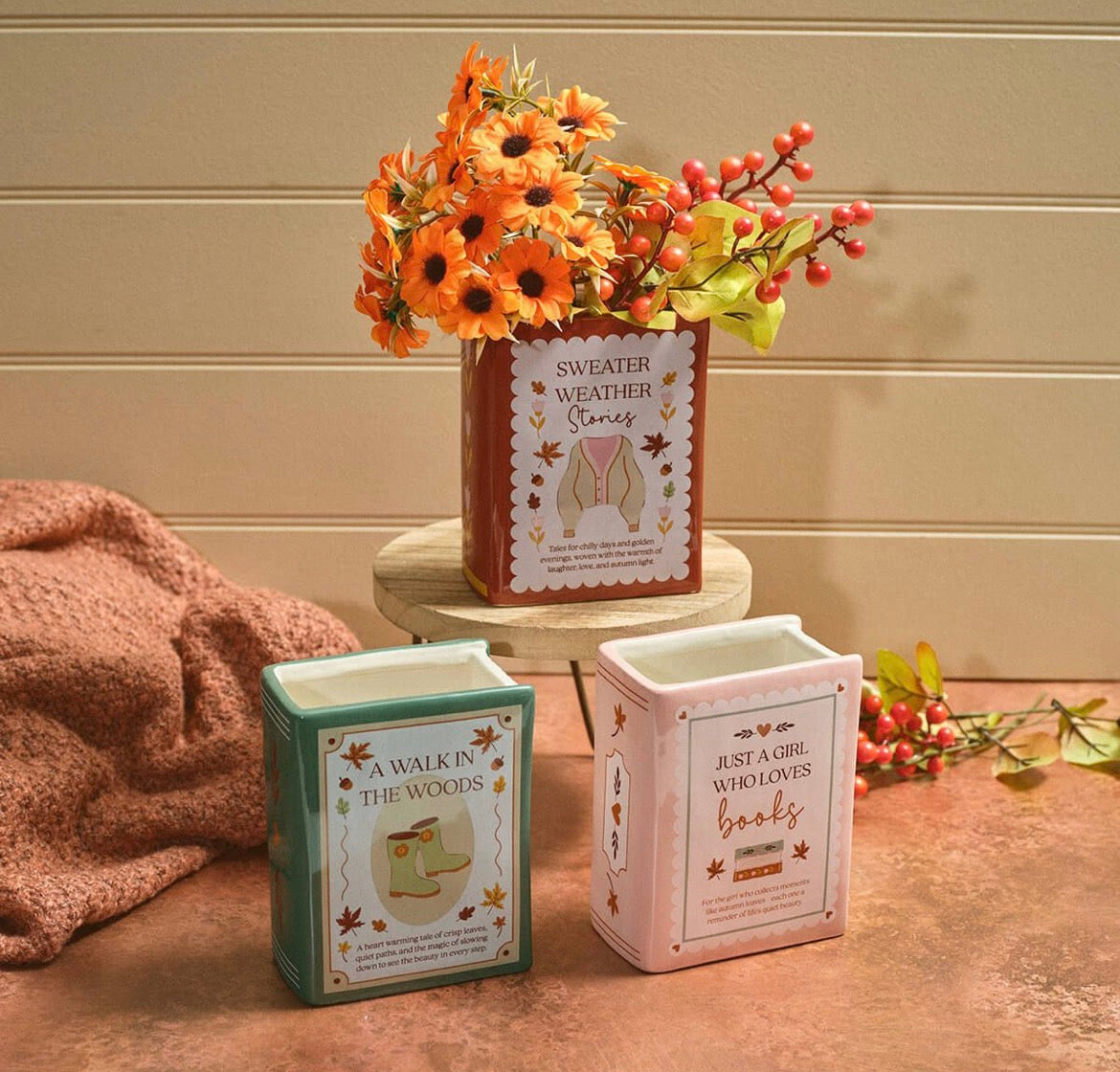 Cosy Chapter - Stoneware Decorative Mini Vase